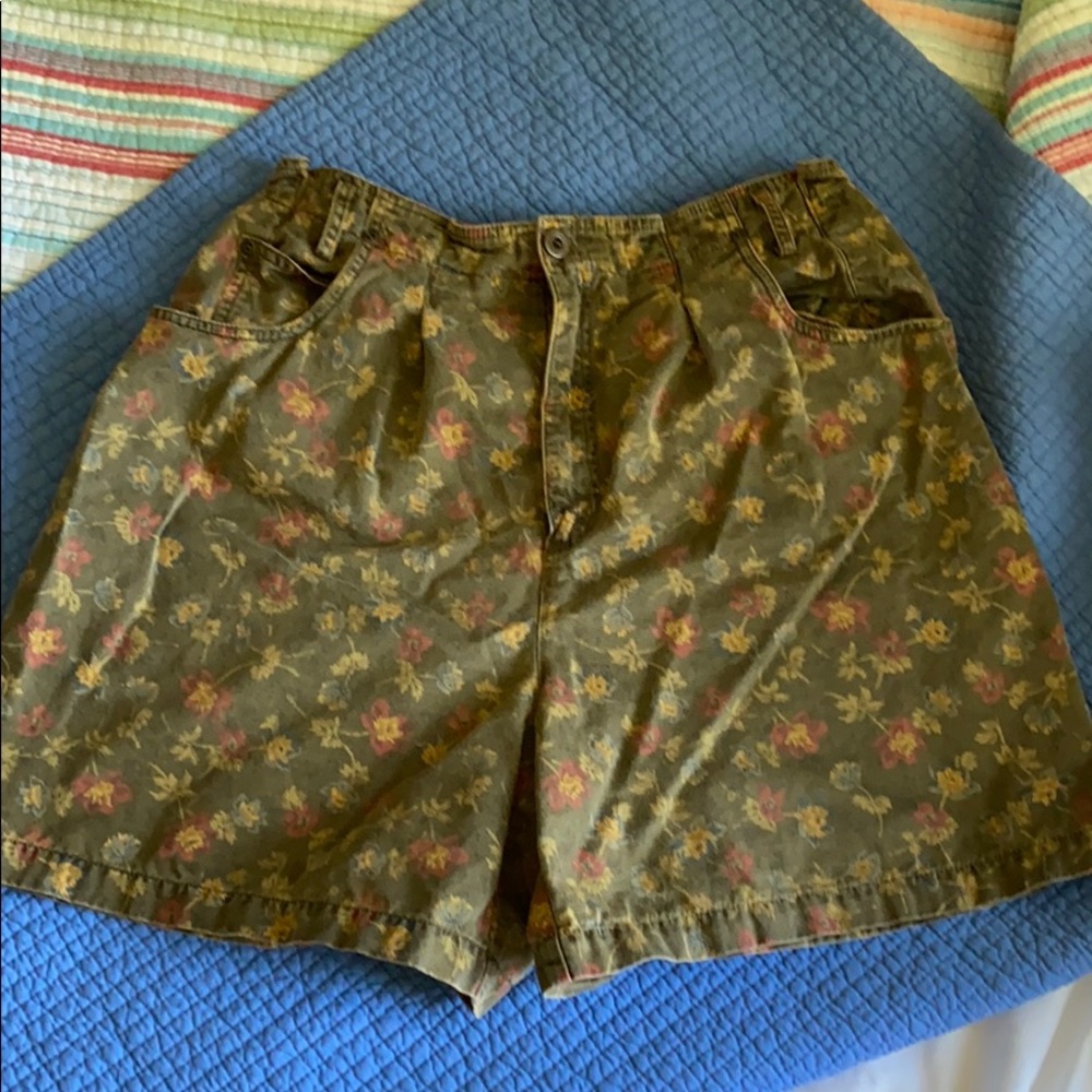 Vintage 90s Liz Wear Floral Shorts